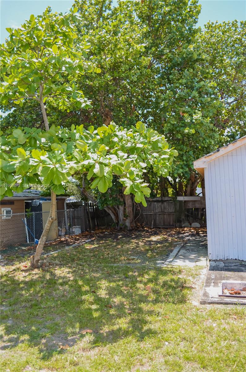 707 N J St, Lake Worth FL 33460