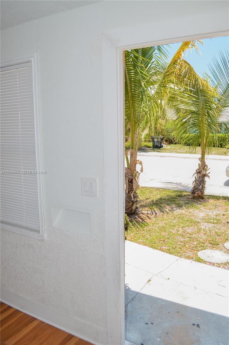 707 N J St, Lake Worth FL 33460