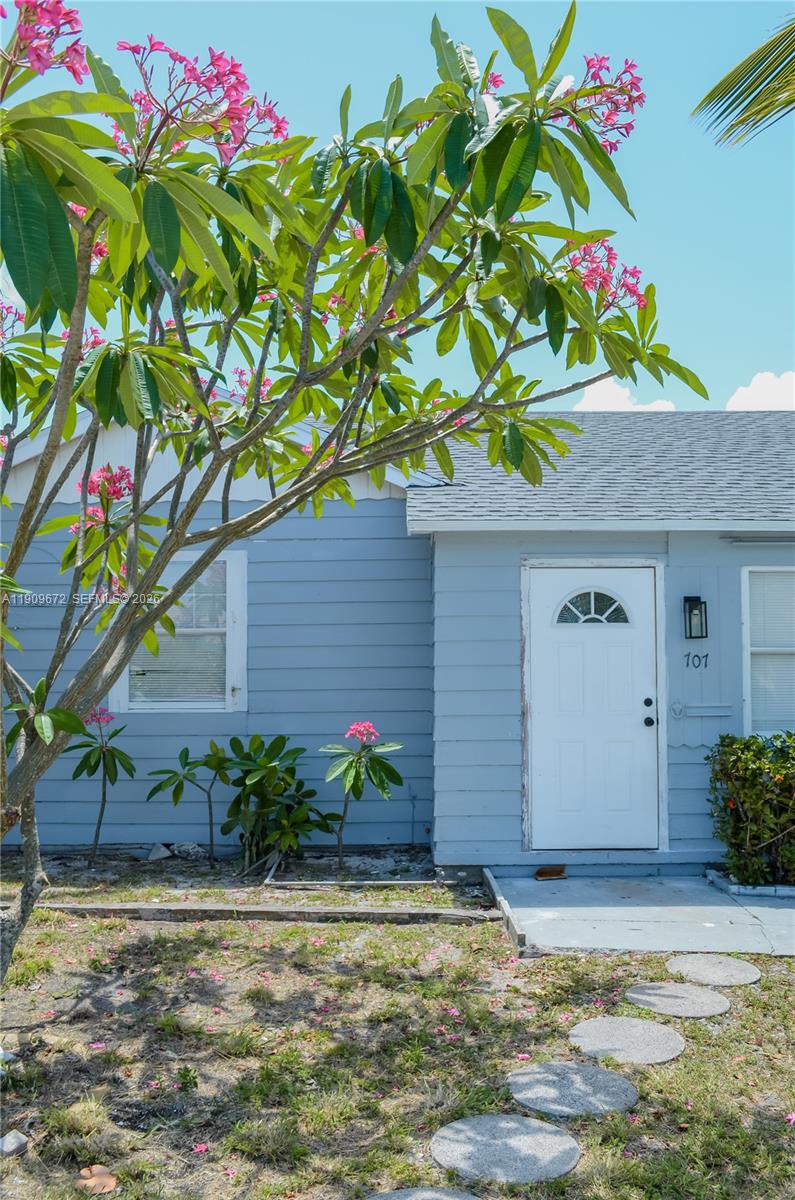 707 N J St, Lake Worth FL 33460