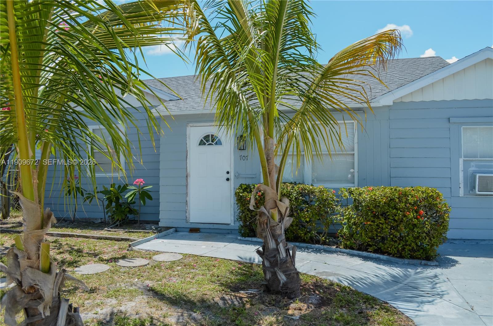 707 N J St, Lake Worth FL 33460