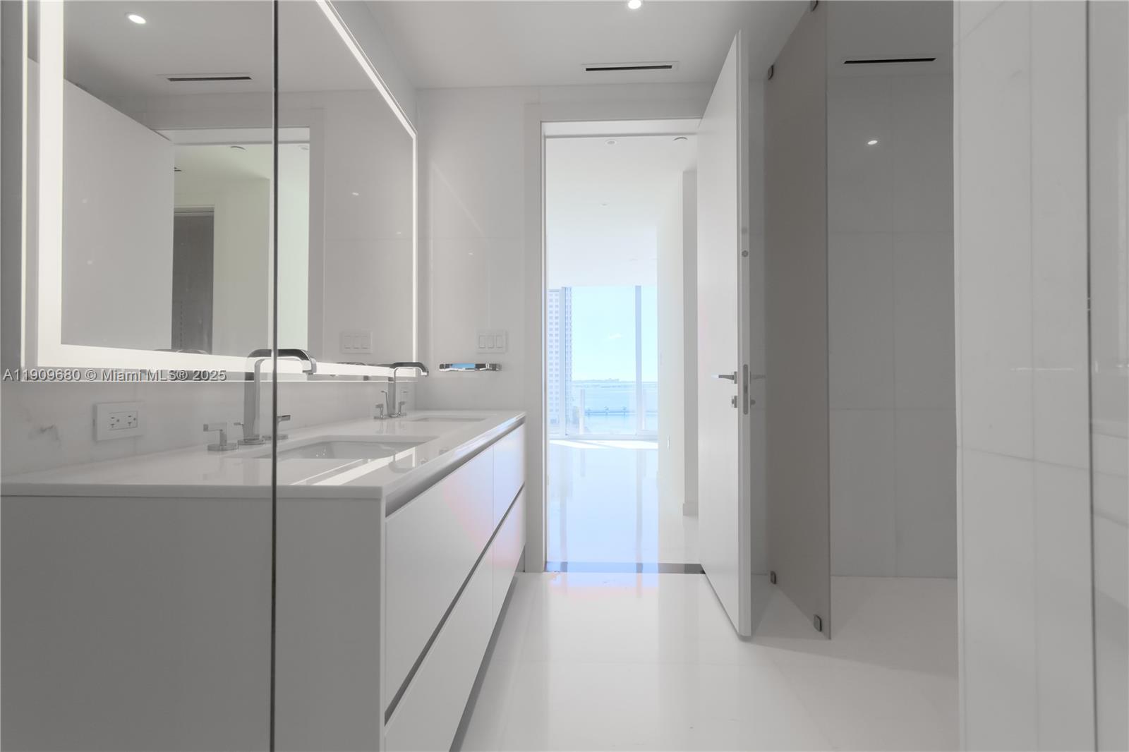 300 Biscayne Blvd Way #1003, Miami FL 33131