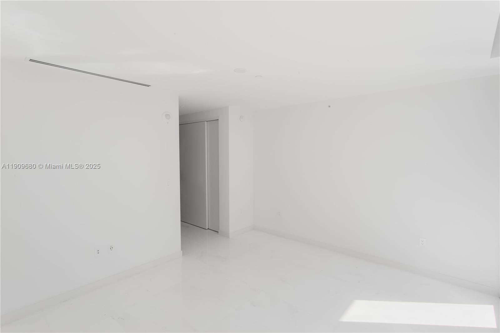 300 Biscayne Blvd Way #1003, Miami FL 33131