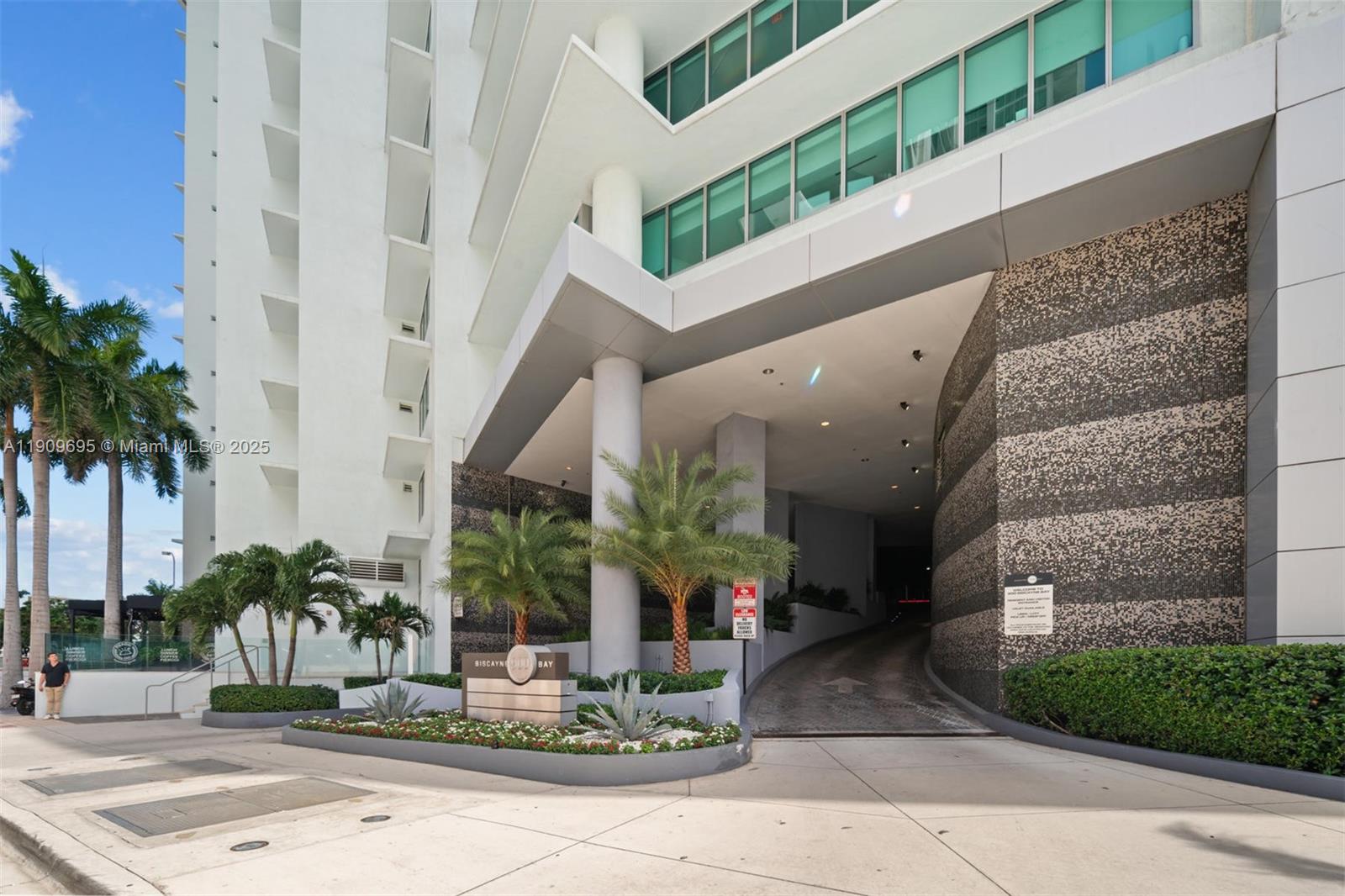 900 Biscayne Blvd #702, Miami FL 33132