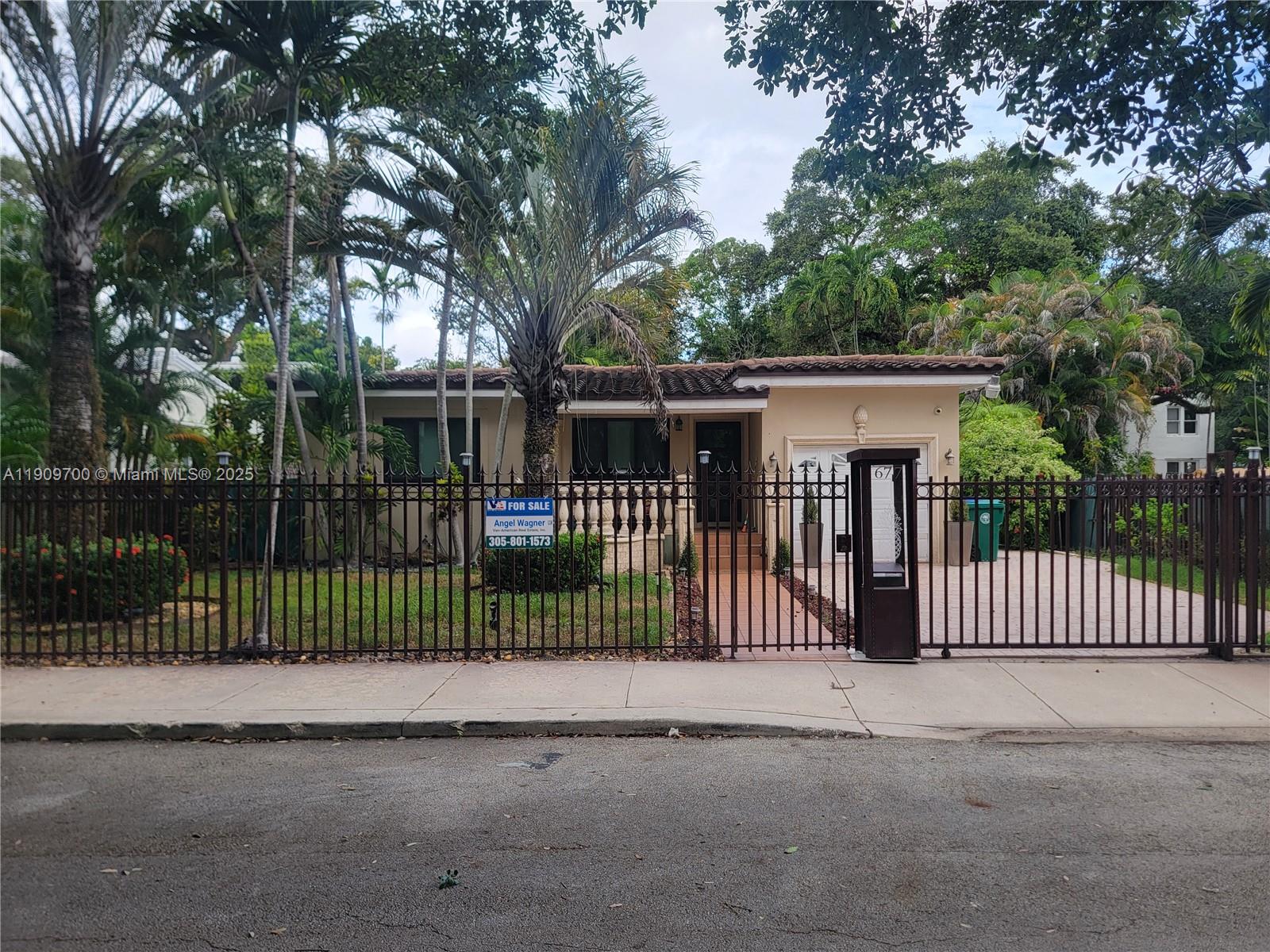 677 NE 60th St, Miami FL 33137