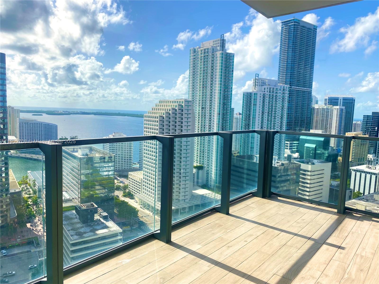 68 SE 6th St #2801, Miami FL 33131