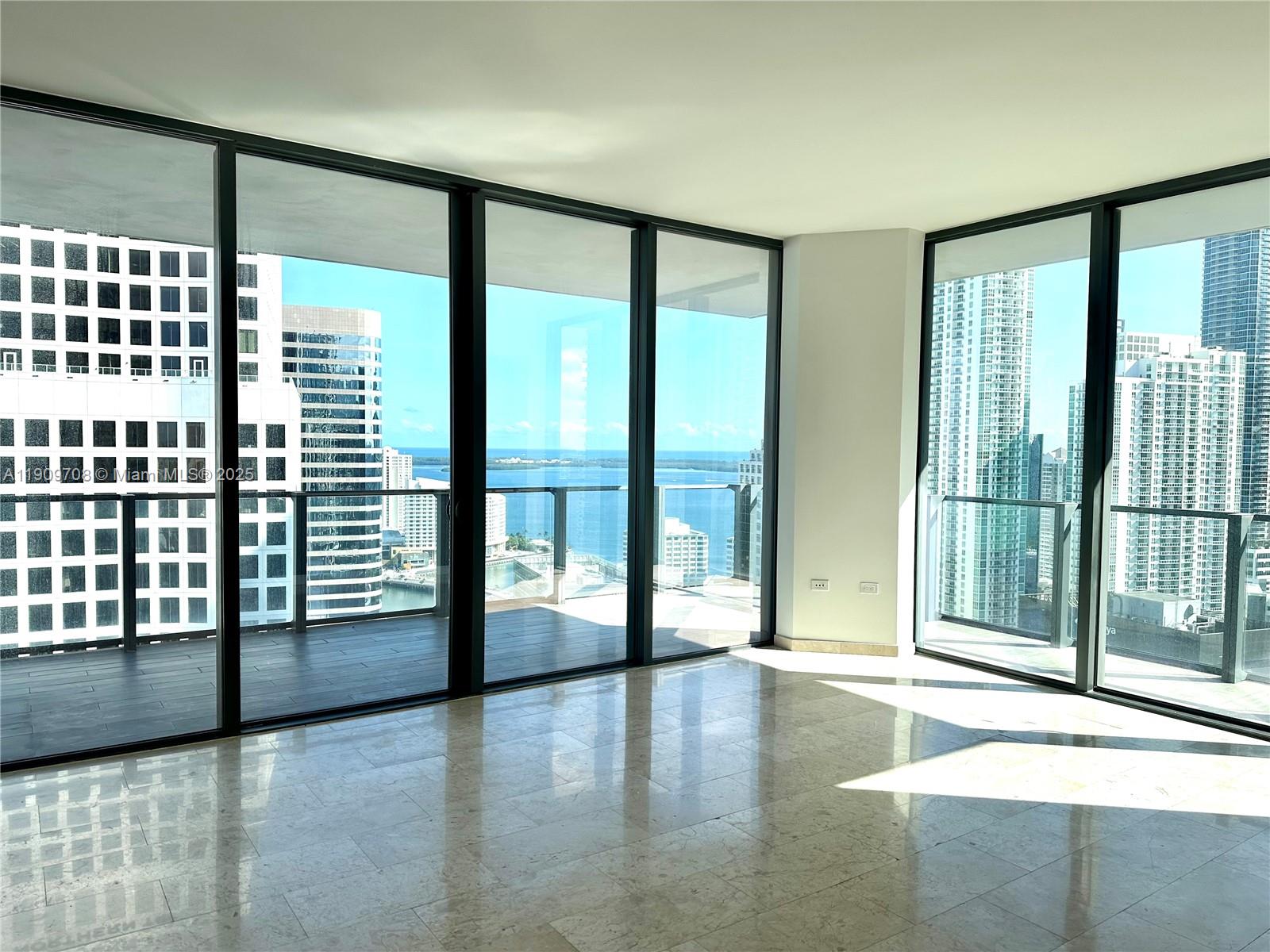 68 SE 6th St #2801, Miami FL 33131