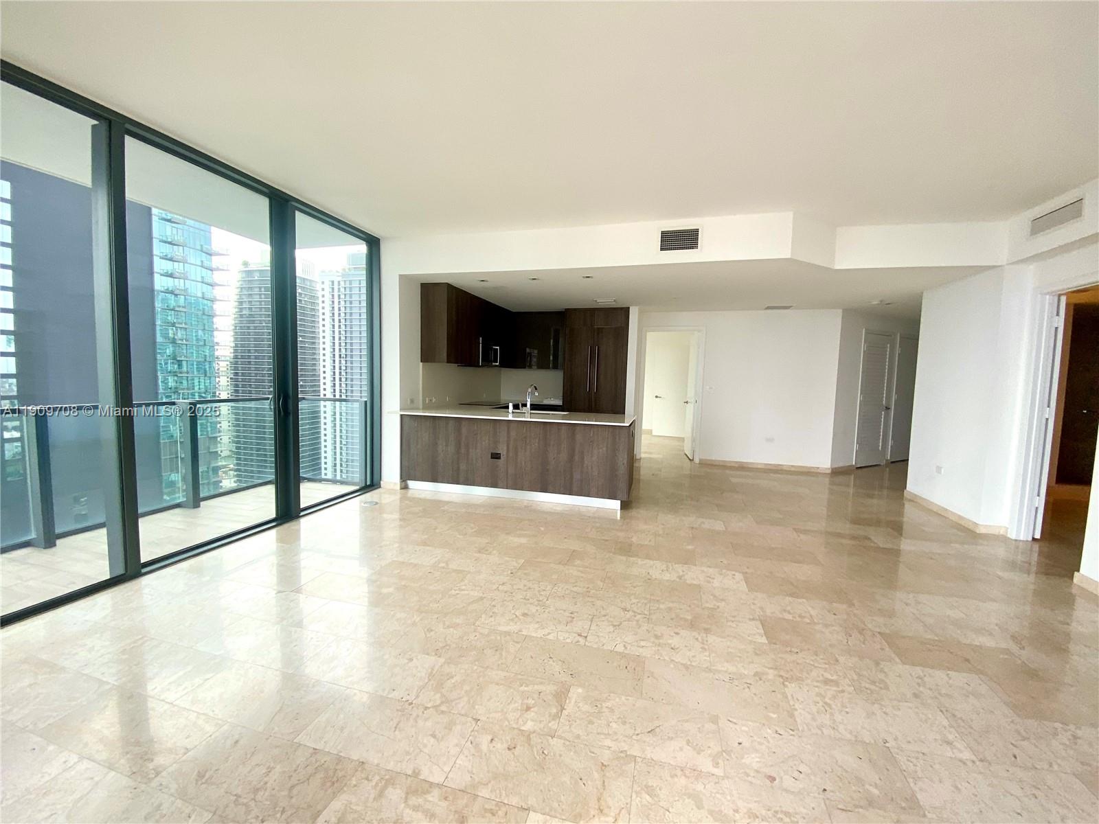 68 SE 6th St #2801, Miami FL 33131