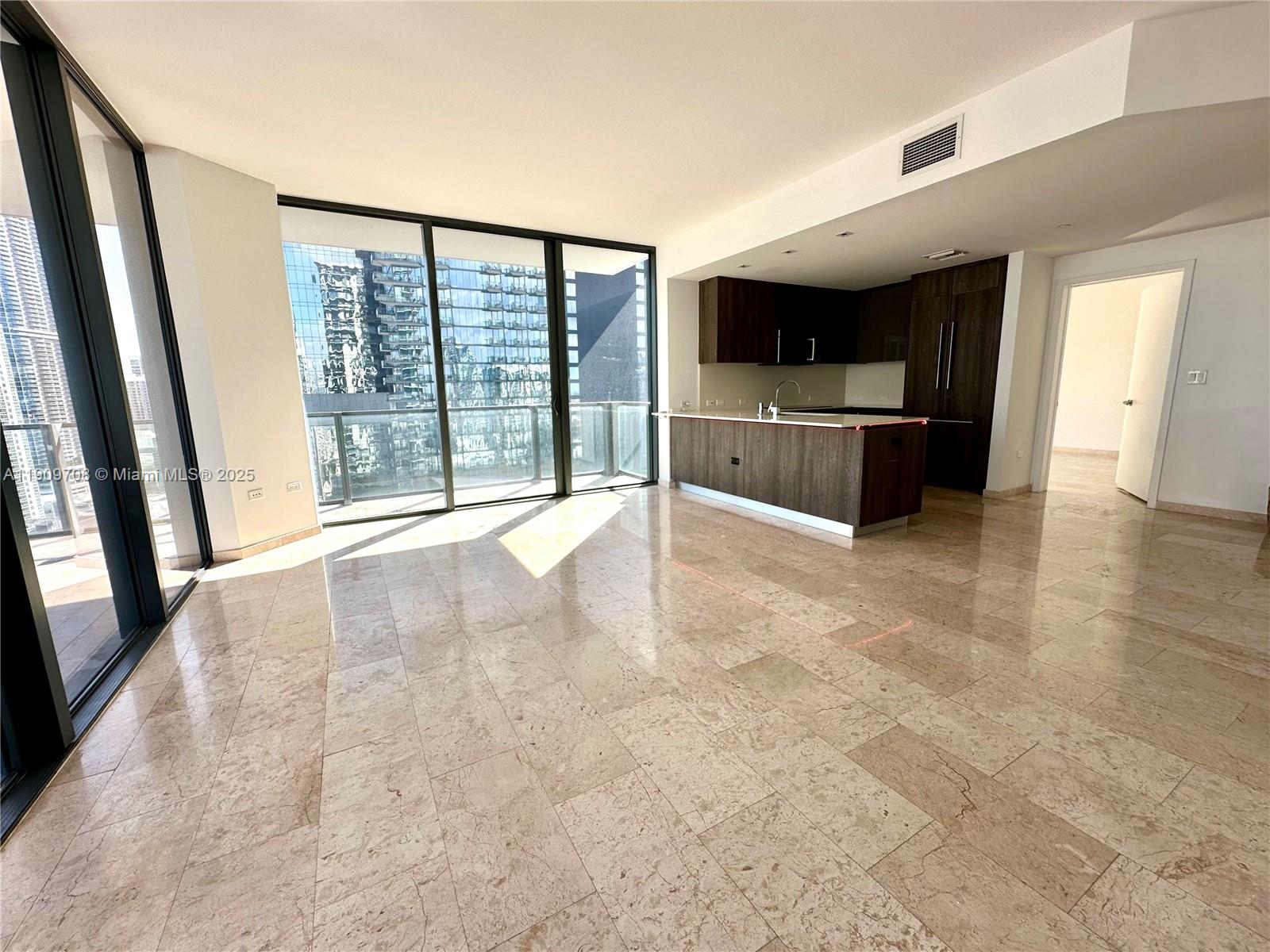 68 SE 6th St #2801, Miami FL 33131