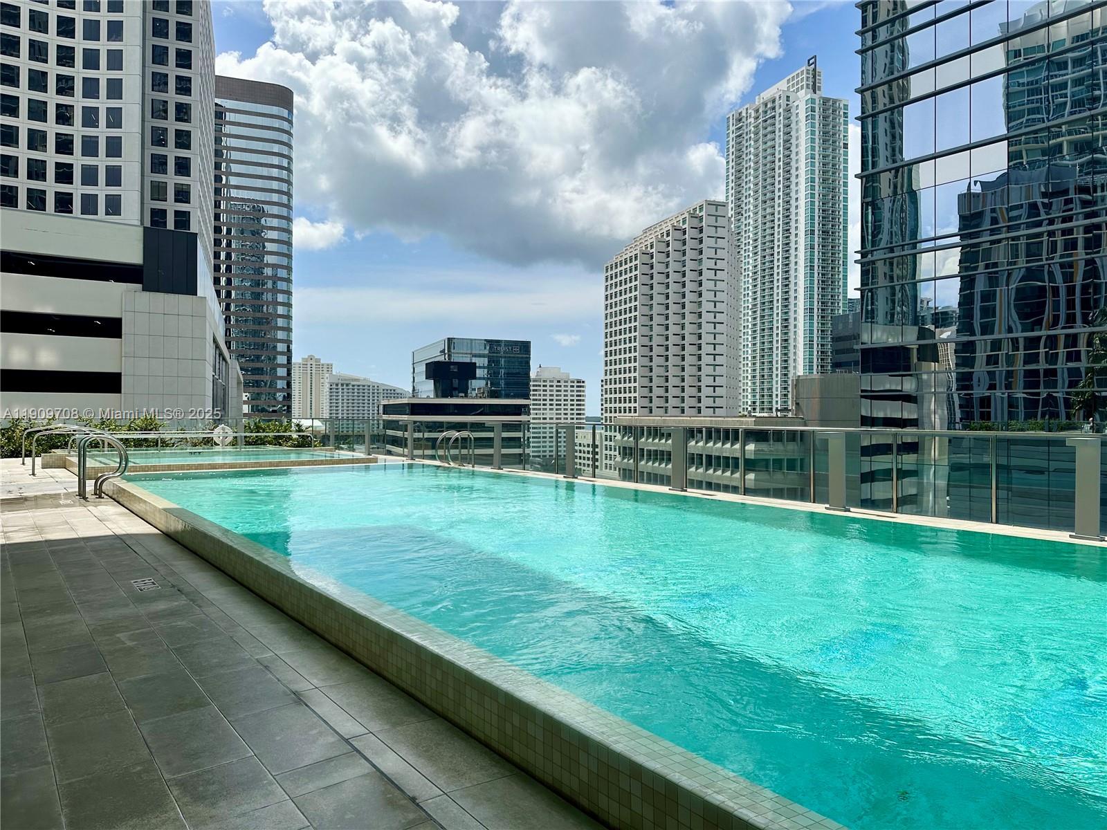 68 SE 6th St #2801, Miami FL 33131