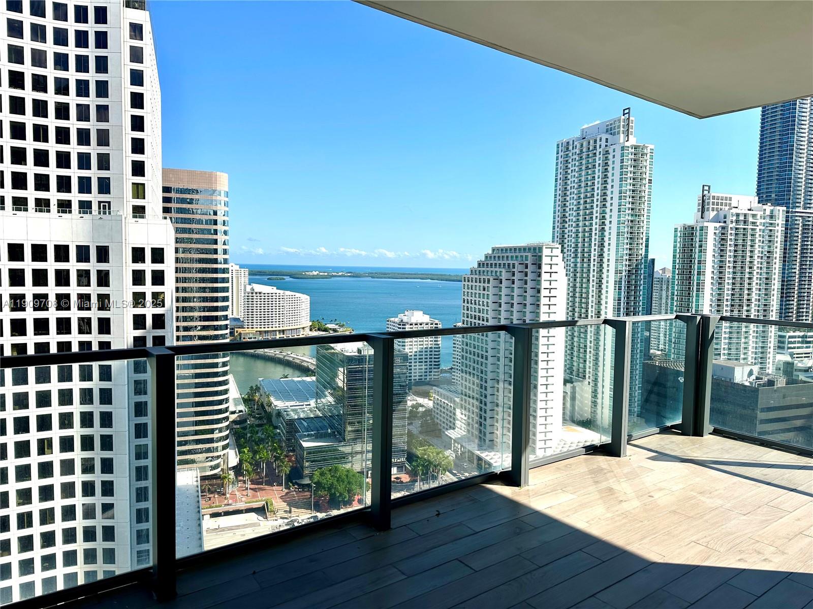 68 SE 6th St #2801, Miami FL 33131
