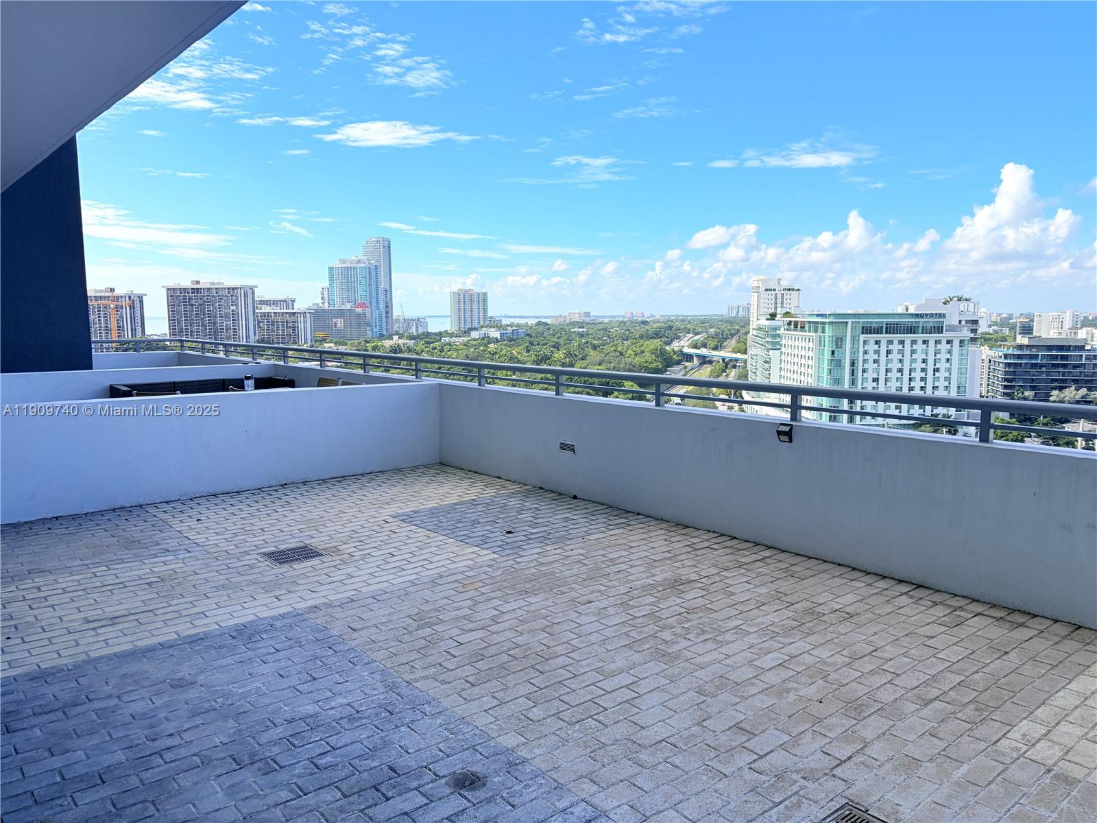 60 SW 13th St #1119, Miami FL 33130
