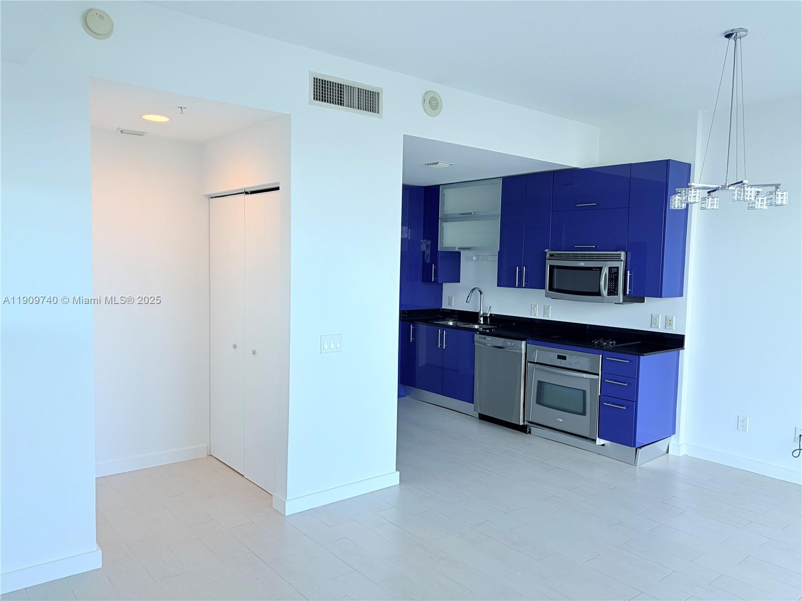 60 SW 13th St #1119, Miami FL 33130