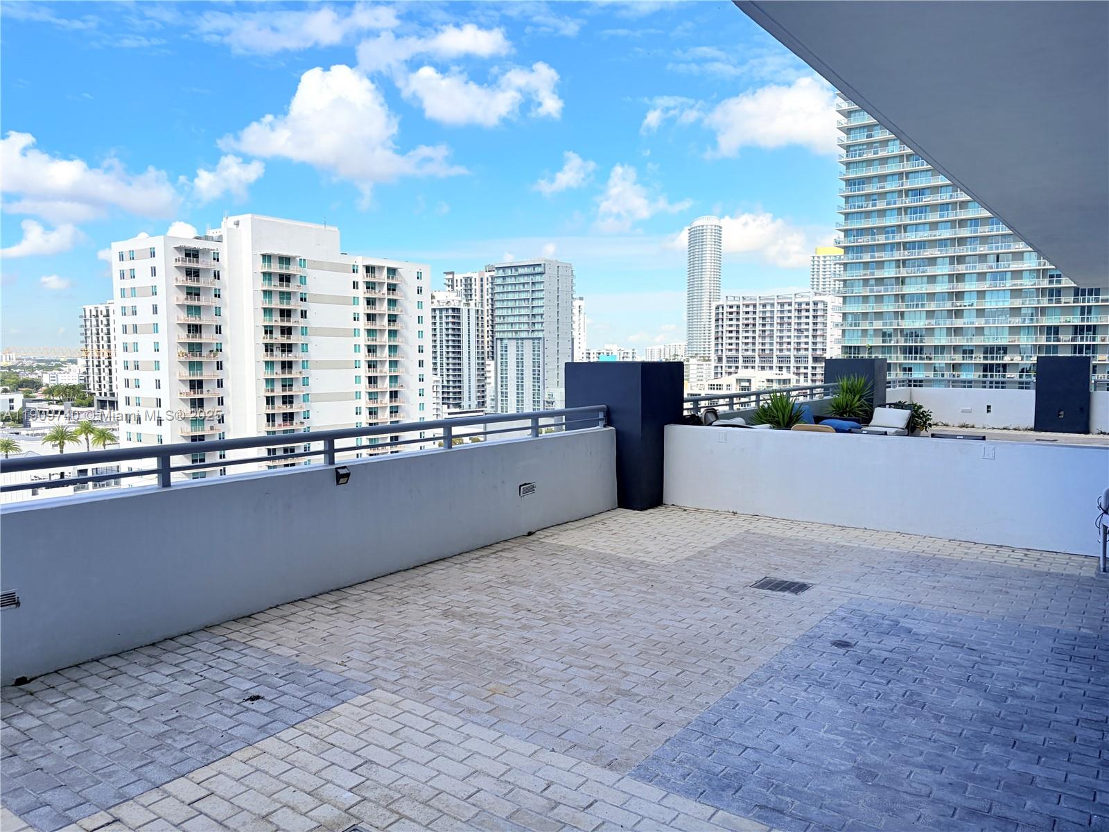 60 SW 13th St #1119, Miami FL 33130