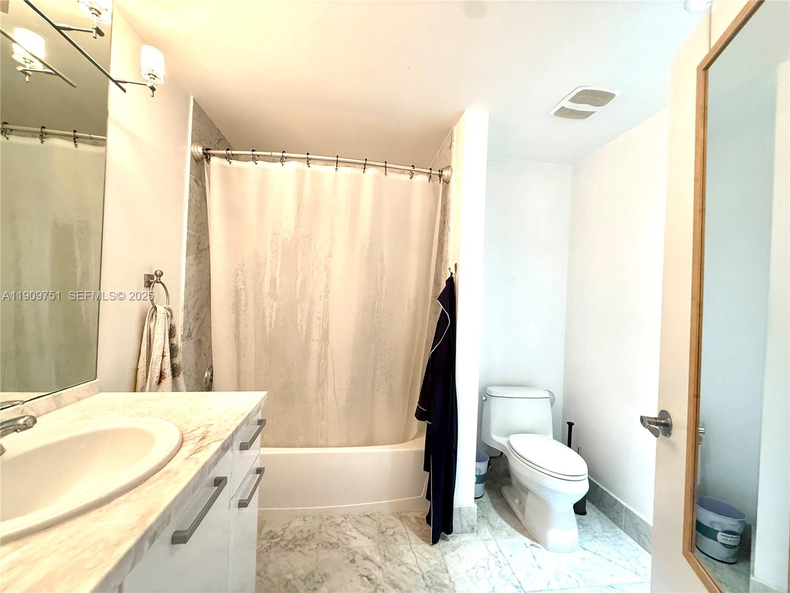 253 NE 2nd St #219, Miami FL 33132