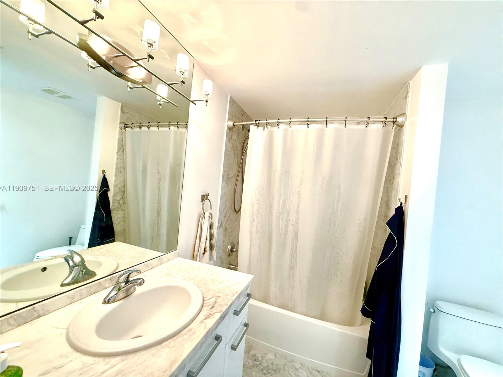253 NE 2nd St #219, Miami FL 33132