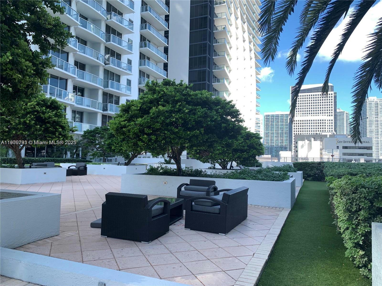 1060 Brickell Ave #1701, Miami FL 33131