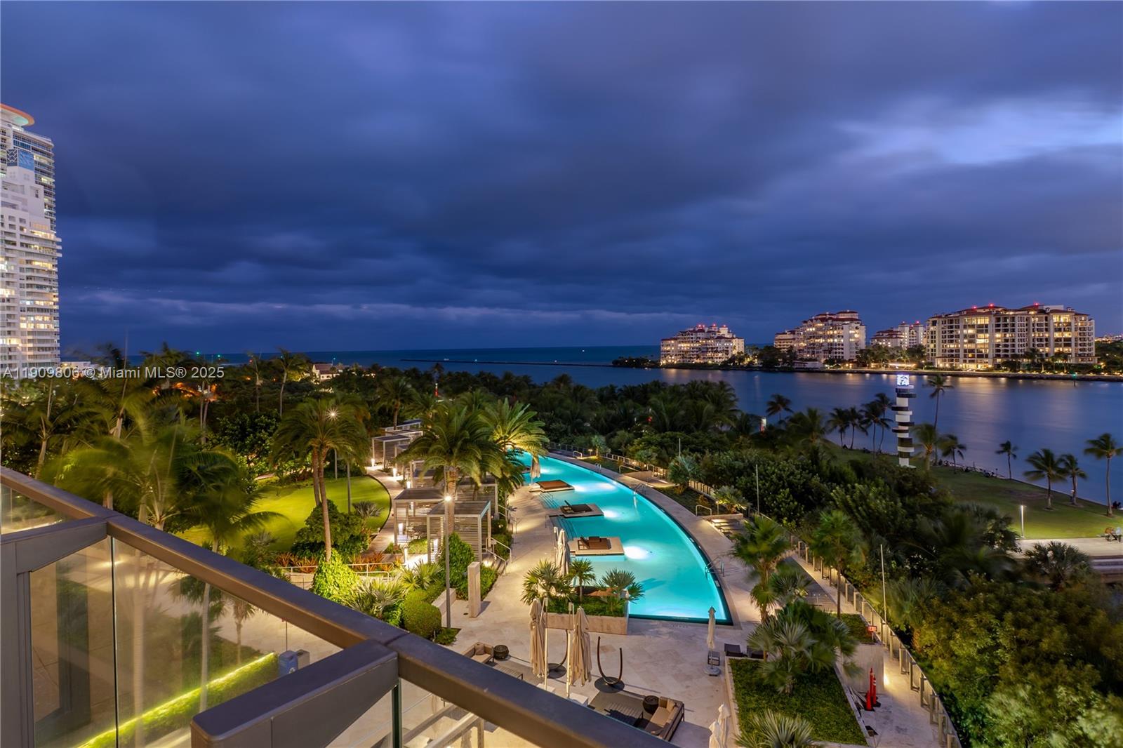 800 S Pointe Dr #704, Miami Beach FL 33139
