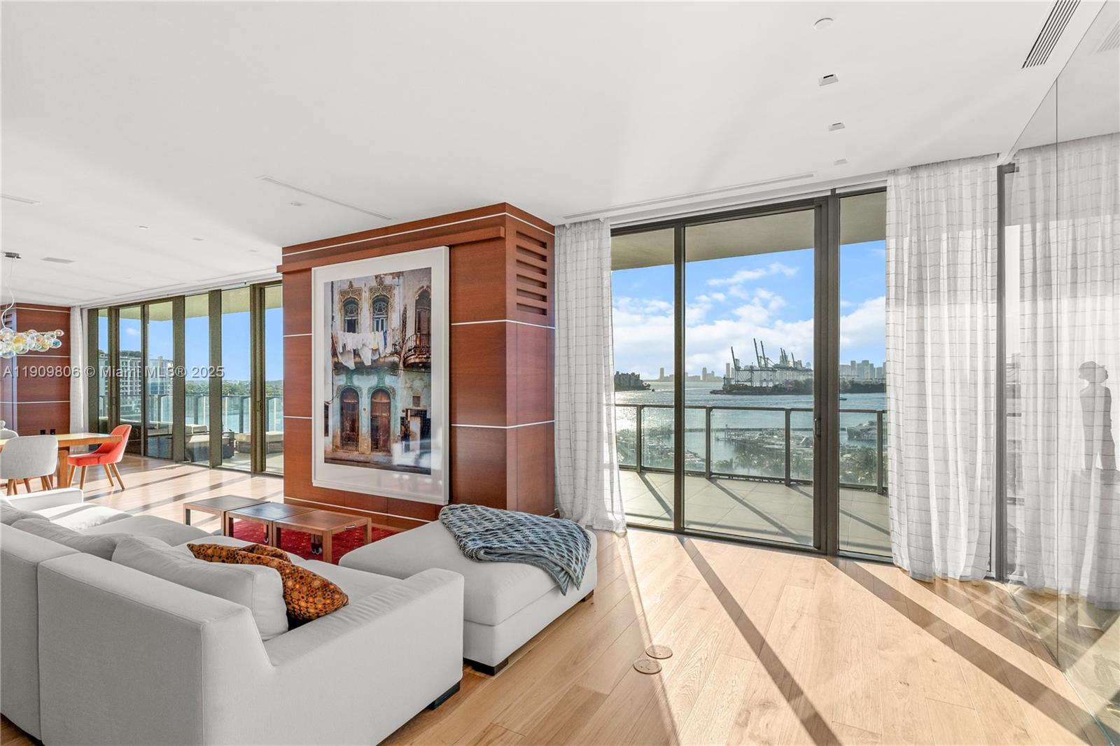 800 S Pointe Dr #704, Miami Beach FL 33139