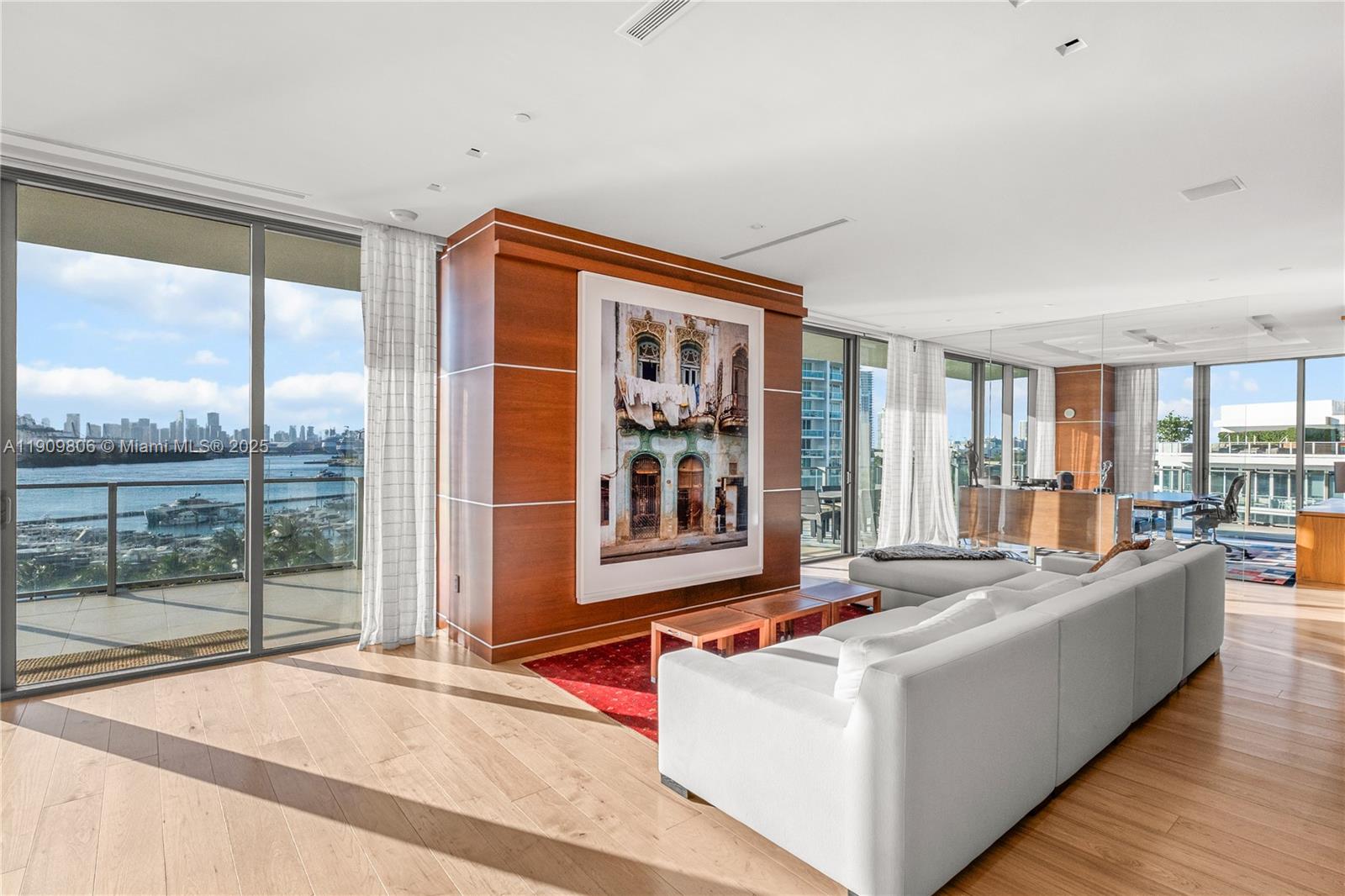 800 S Pointe Dr #704, Miami Beach FL 33139