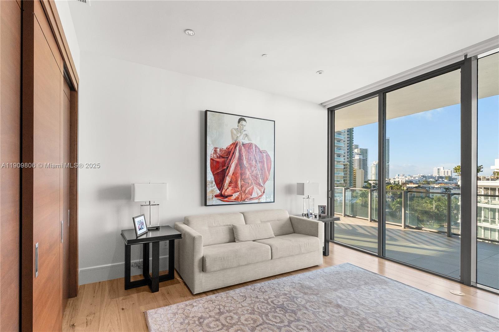 800 S Pointe Dr #704, Miami Beach FL 33139