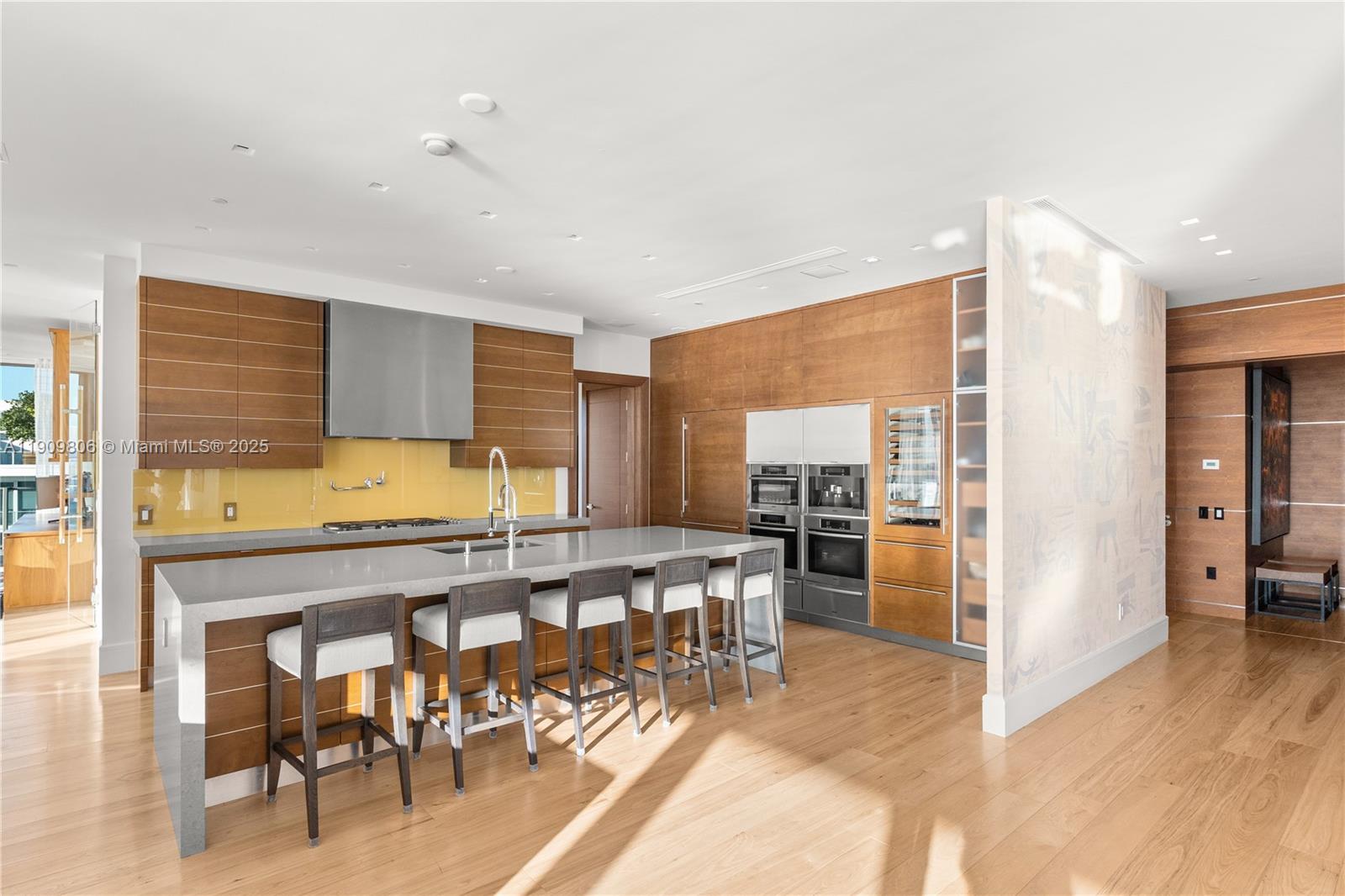 800 S Pointe Dr #704, Miami Beach FL 33139