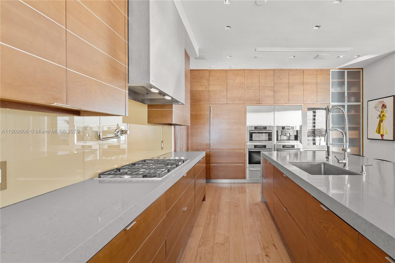 800 S Pointe Dr #704, Miami Beach FL 33139