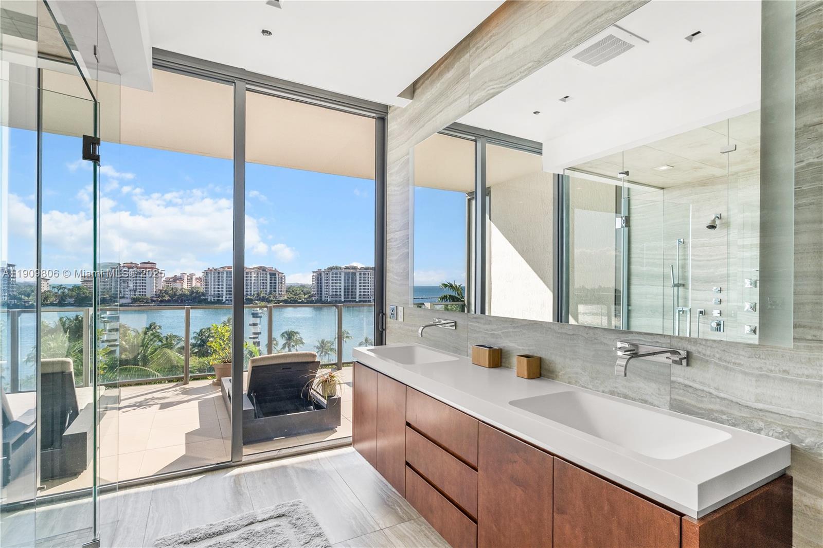 800 S Pointe Dr #704, Miami Beach FL 33139