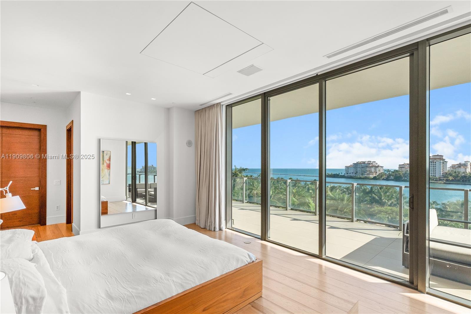 800 S Pointe Dr #704, Miami Beach FL 33139