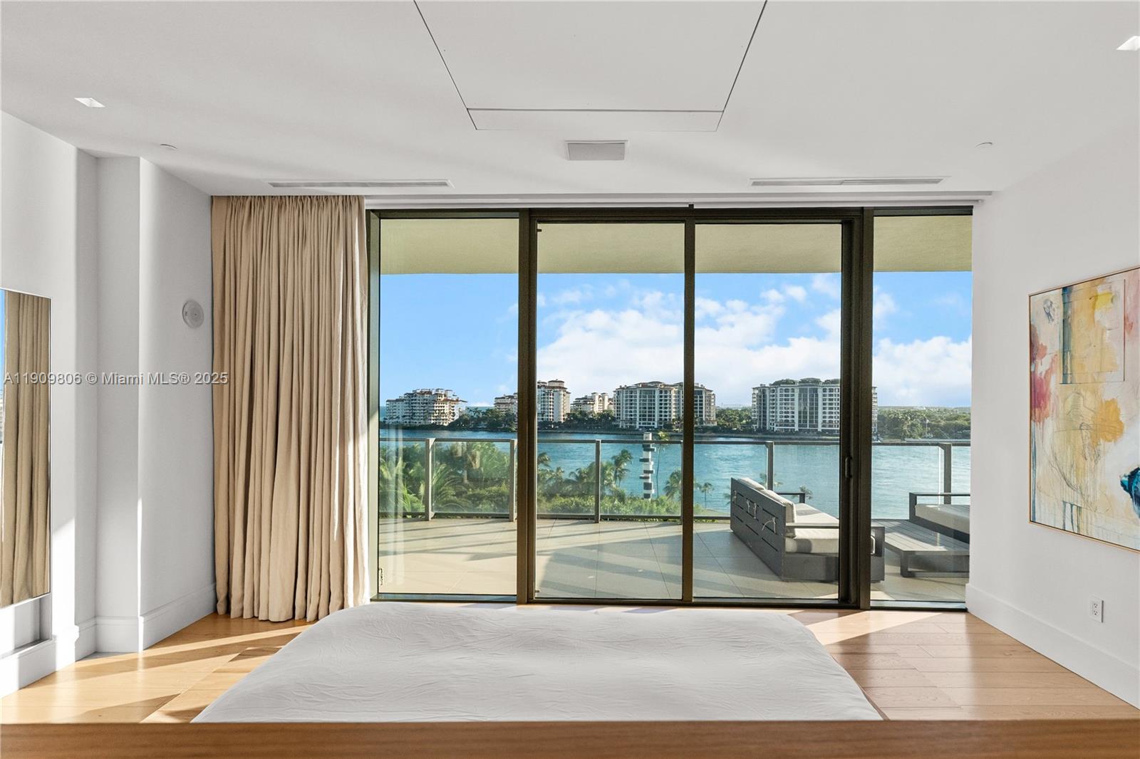 800 S Pointe Dr #704, Miami Beach FL 33139