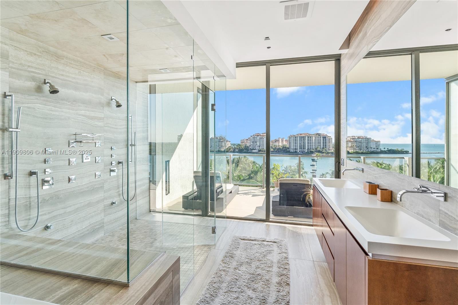800 S Pointe Dr #704, Miami Beach FL 33139
