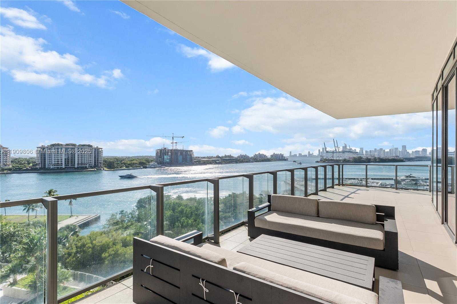 800 S Pointe Dr #704, Miami Beach FL 33139
