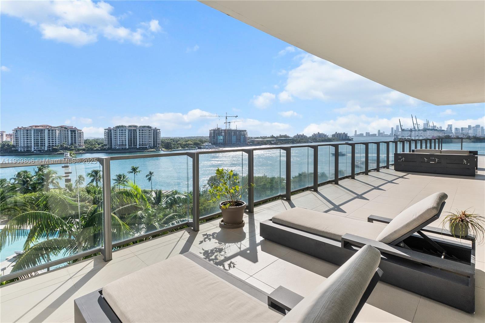 800 S Pointe Dr #704, Miami Beach FL 33139