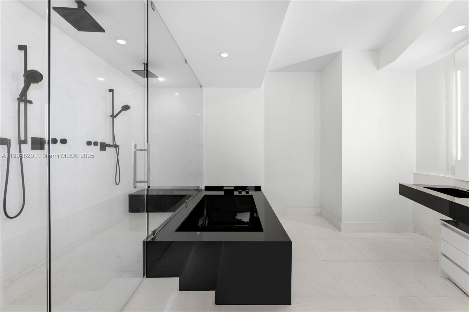 18555 Collins Ave #3205, Sunny Isles Beach FL 33160