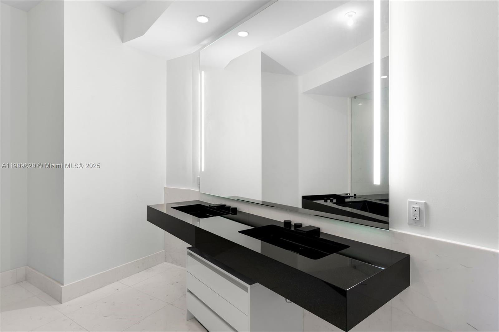 18555 Collins Ave #3205, Sunny Isles Beach FL 33160