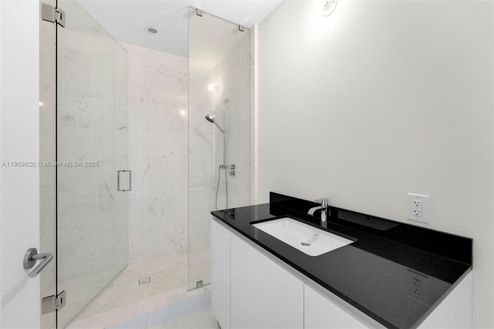 18555 Collins Ave #3205, Sunny Isles Beach FL 33160