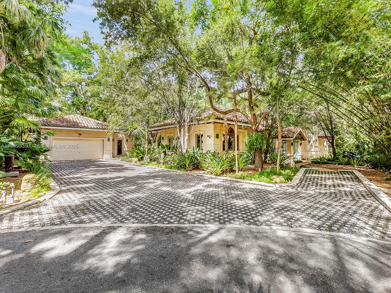 3504 Banyan Cir, Miami FL 33133