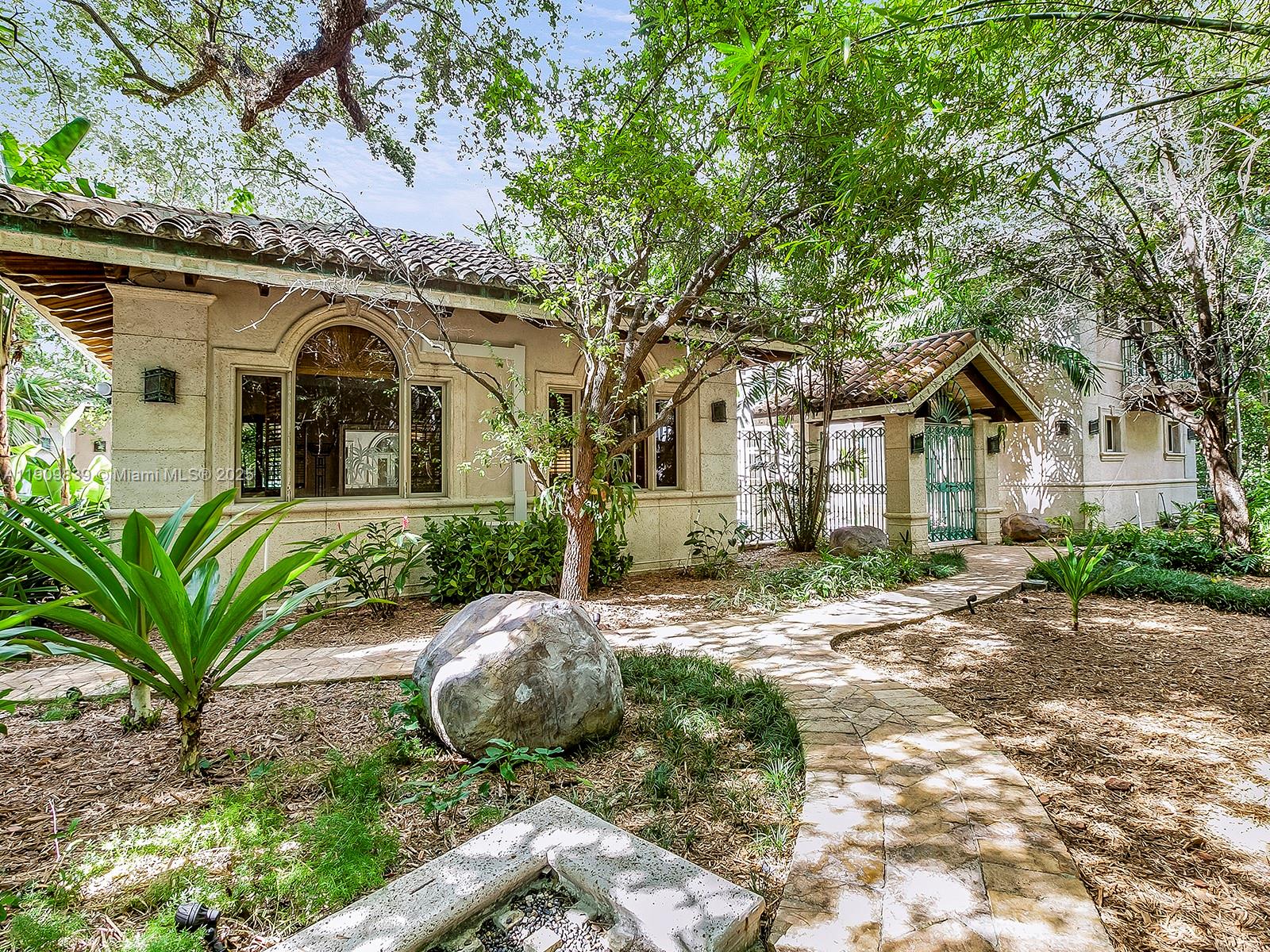 3504 Banyan Cir, Miami FL 33133