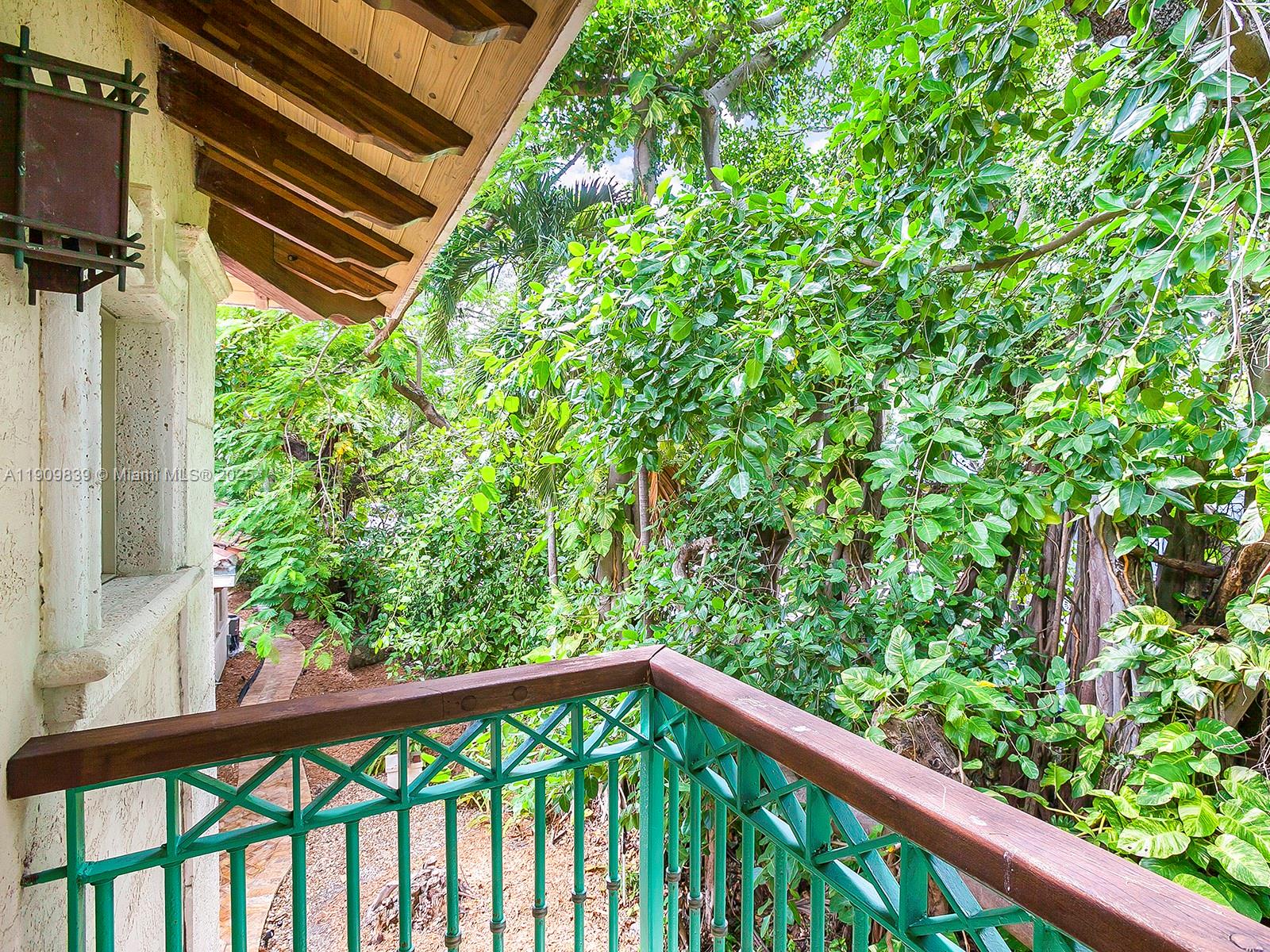 3504 Banyan Cir, Miami FL 33133