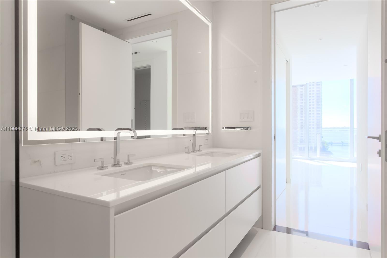 300 Biscayne Blvd Way #1003, Miami FL 33131
