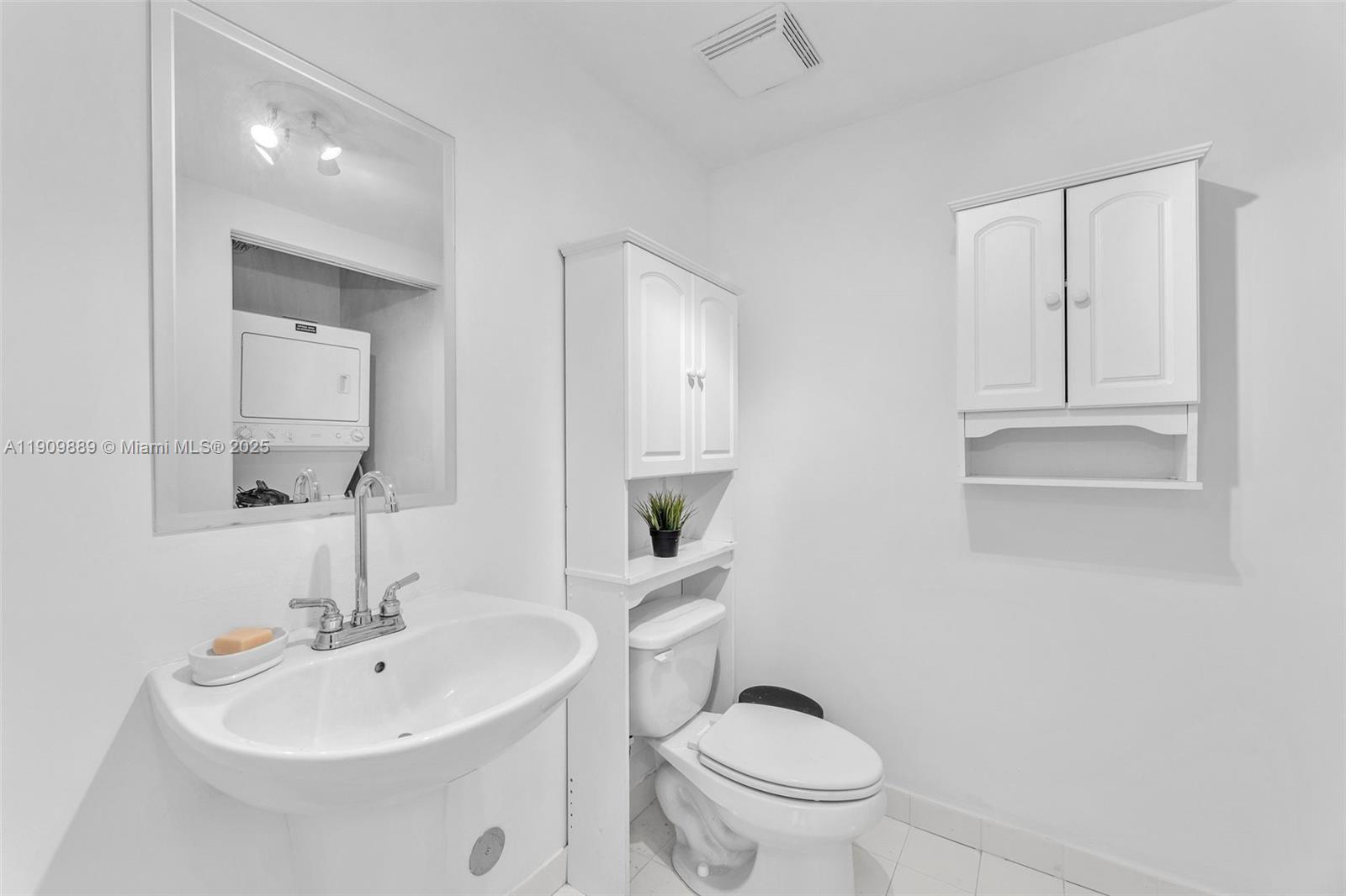 690 SW 1st Court #1008, Miami FL 33130