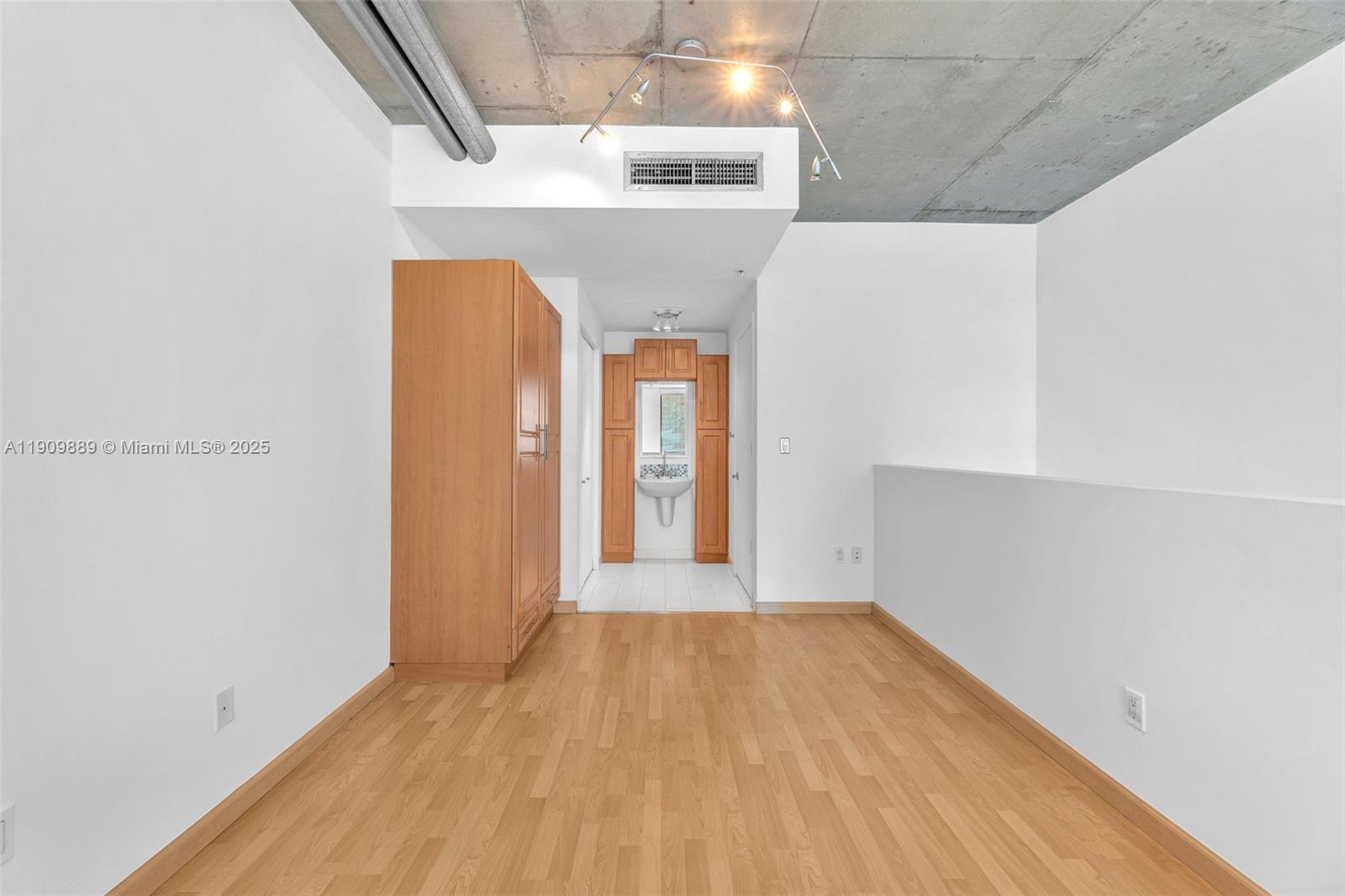690 SW 1st Court #1008, Miami FL 33130