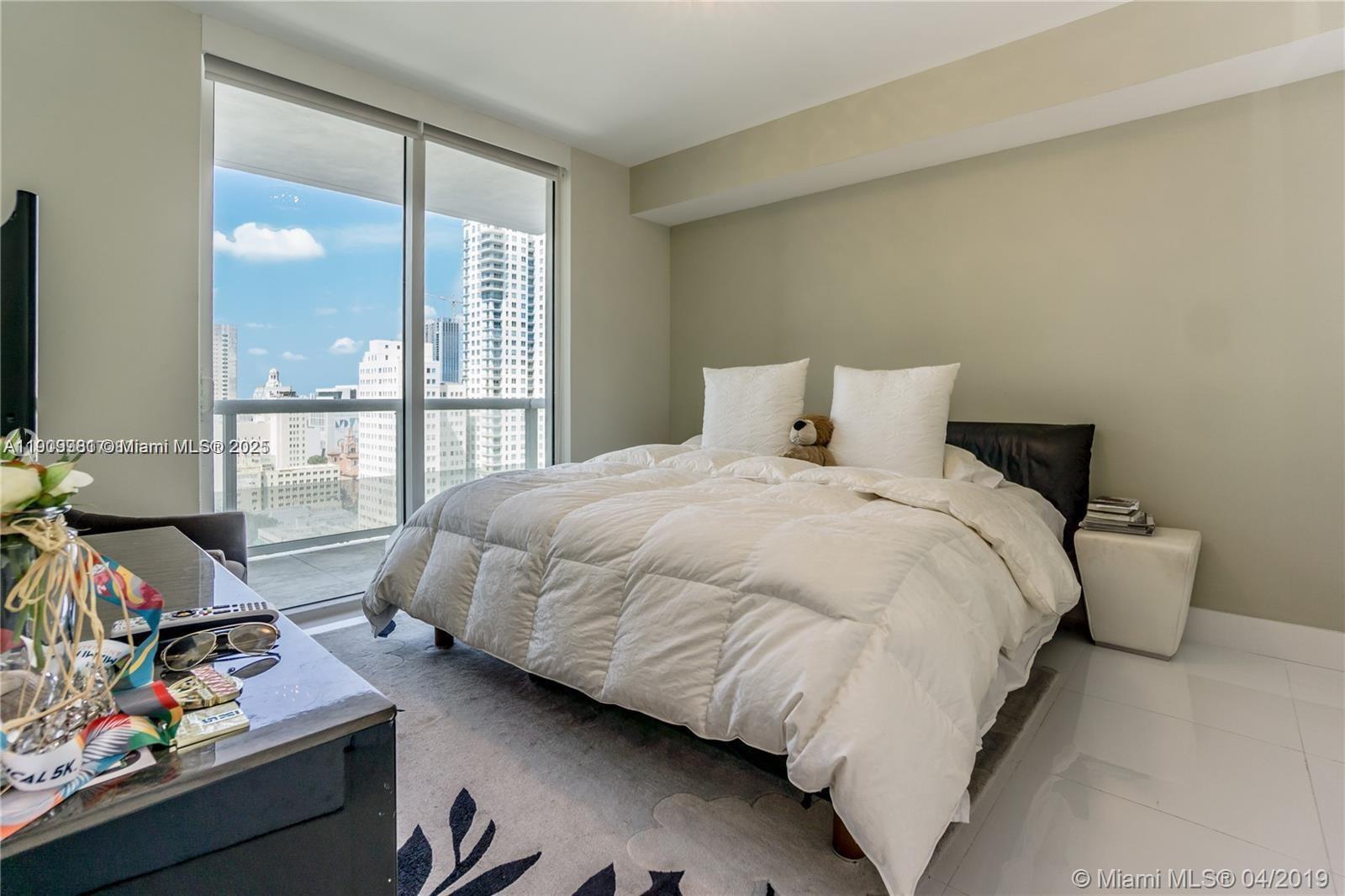 50 Biscayne Blvd #1807, Miami FL 33132