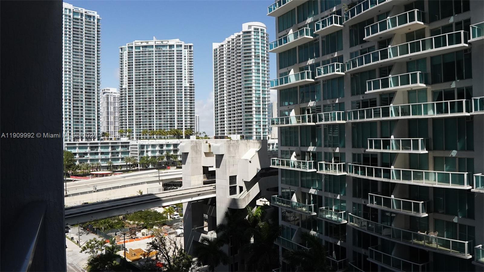 31 SE 6th St #1108, Miami FL 33131