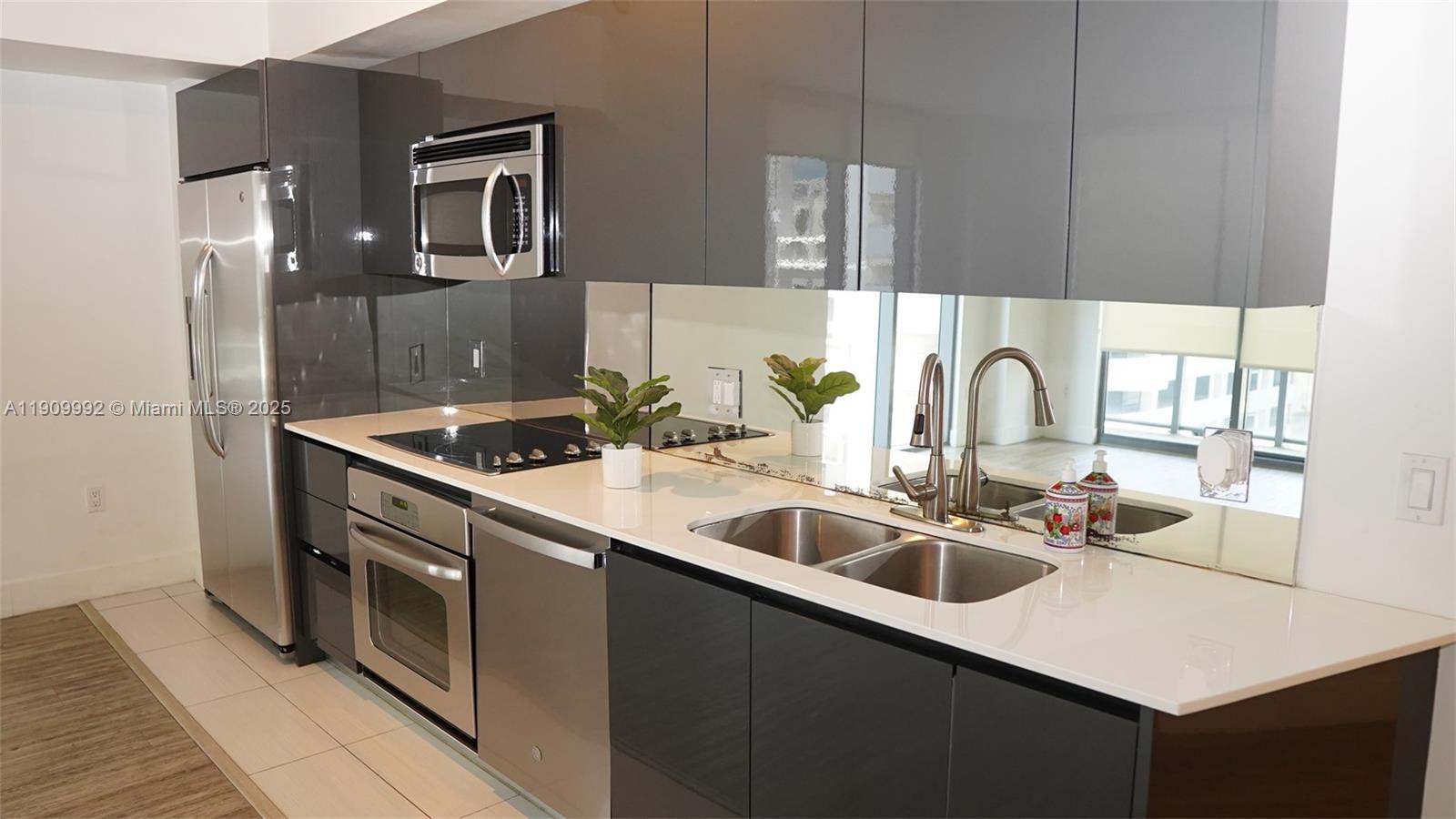 31 SE 6th St #1108, Miami FL 33131