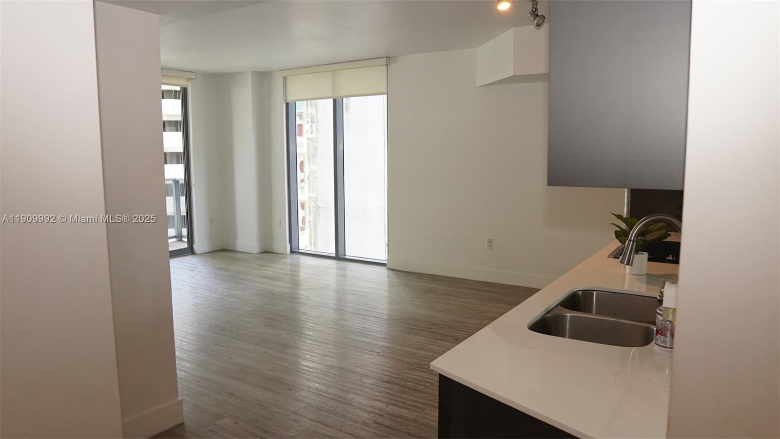 31 SE 6th St #1108, Miami FL 33131