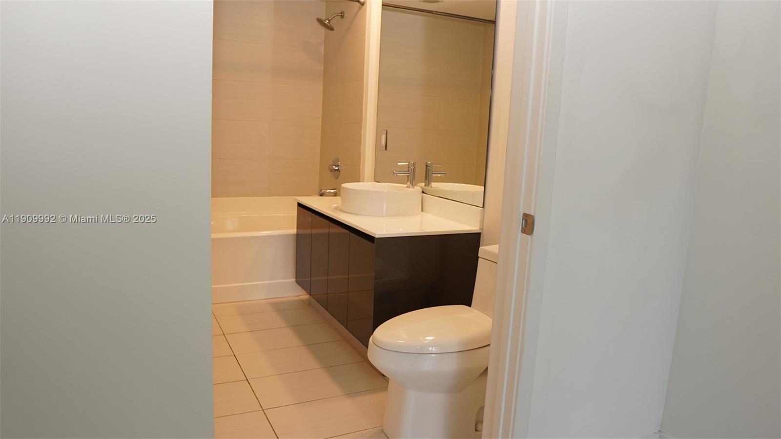 31 SE 6th St #1108, Miami FL 33131