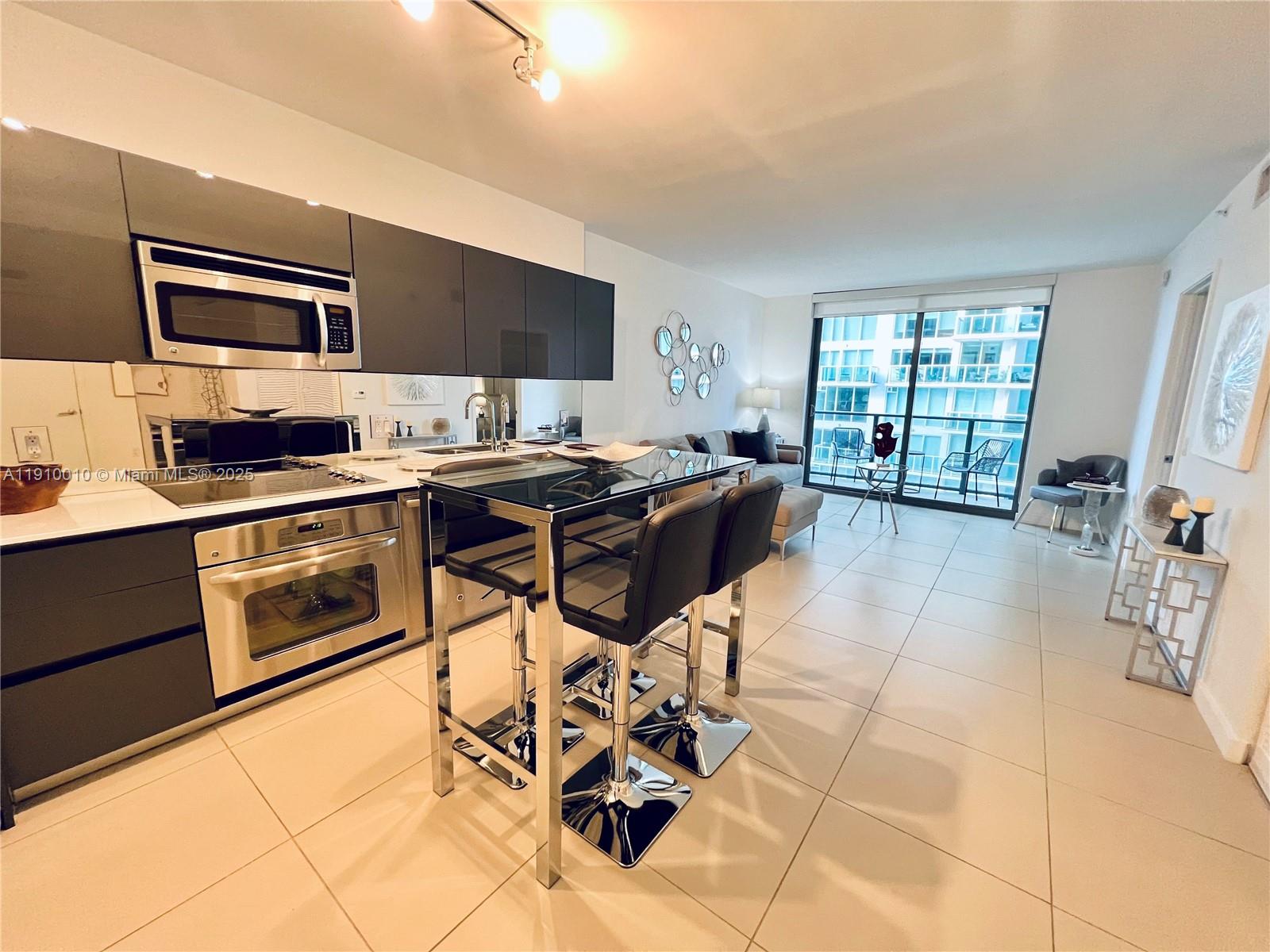 31 SE 6th St #2204, Miami FL 33131
