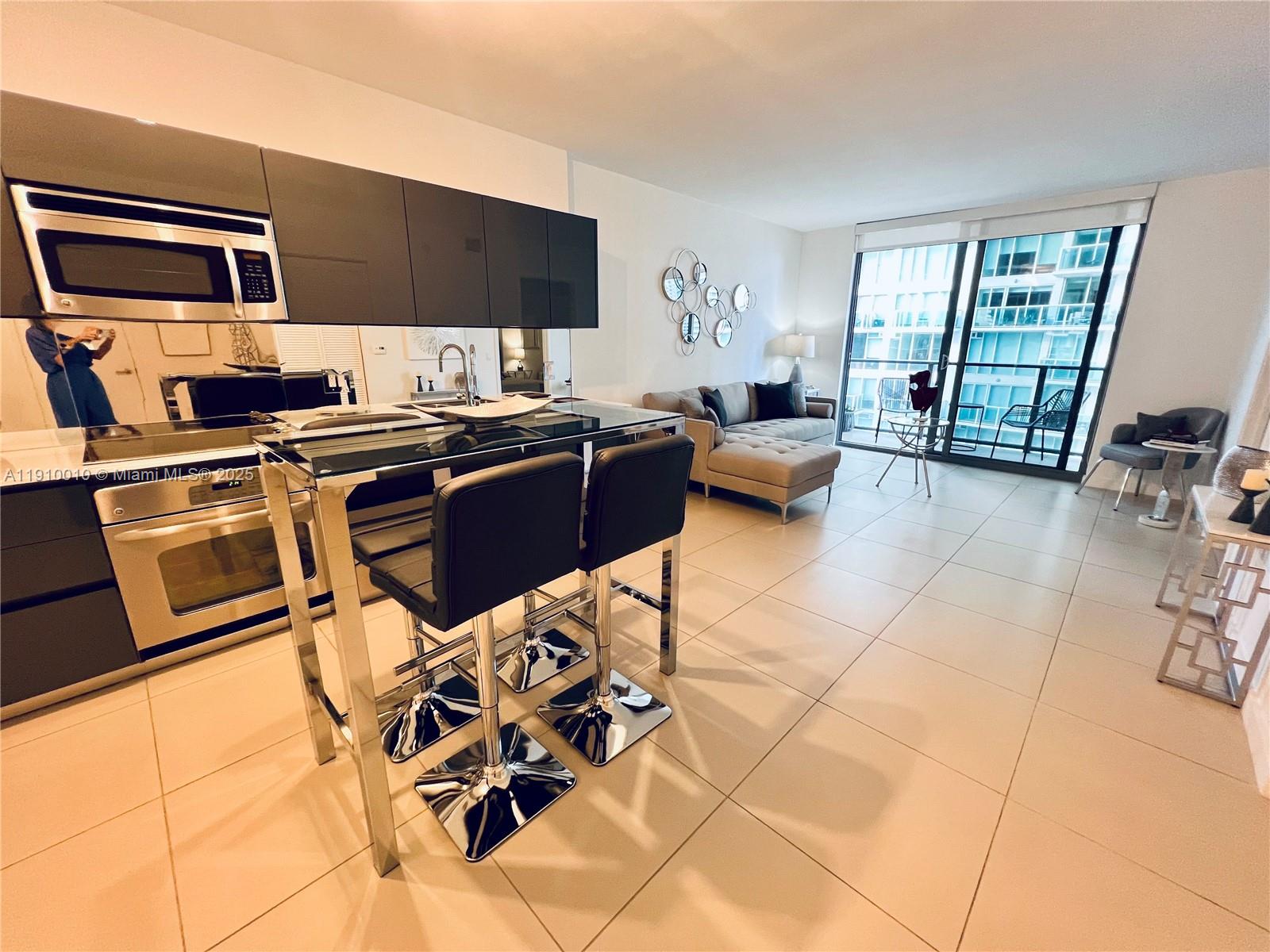 31 SE 6th St #2204, Miami FL 33131