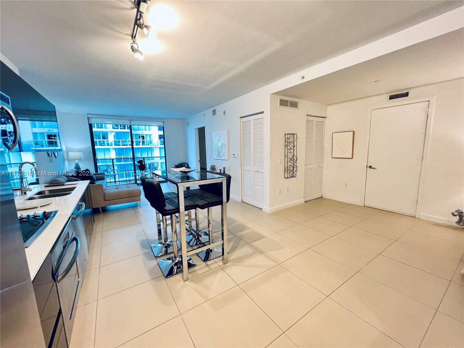 31 SE 6th St #2204, Miami FL 33131