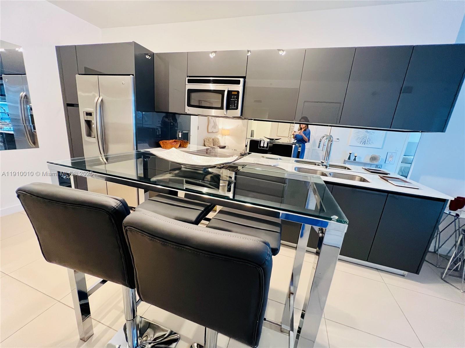 31 SE 6th St #2204, Miami FL 33131
